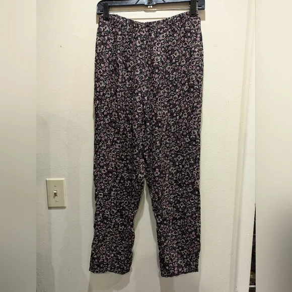 Petite Sophisticate Black and Pink Floral Pants Size 6p - Picture 1 of 6